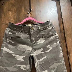 Democracy Gray Camo Skinny Jeans NWOT